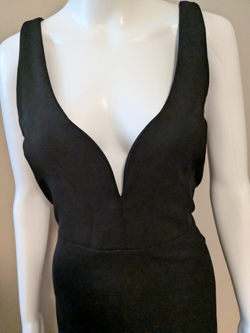 Lulus Black Deep‑V Sleeveless Gown – Size XL (NWT)